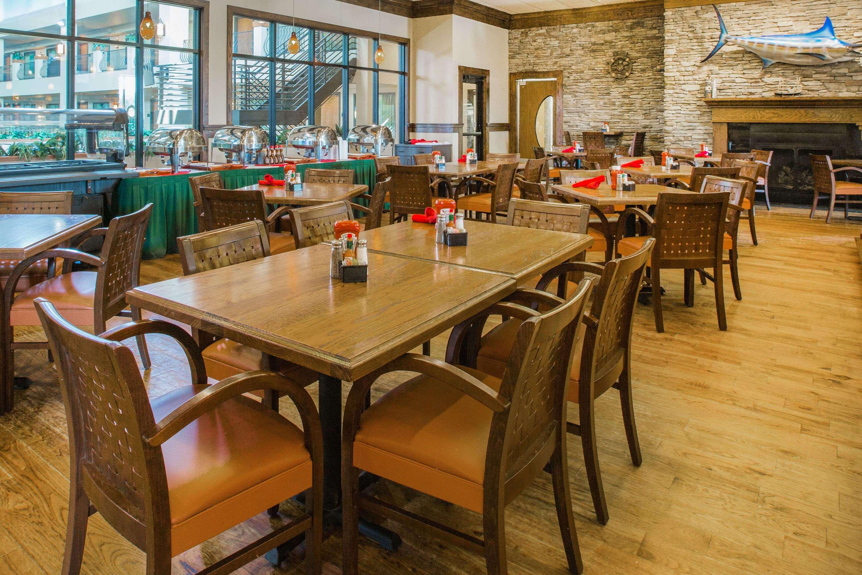 Hotel Ramada By Wyndham Des Moines Tropics & Conference Ctr