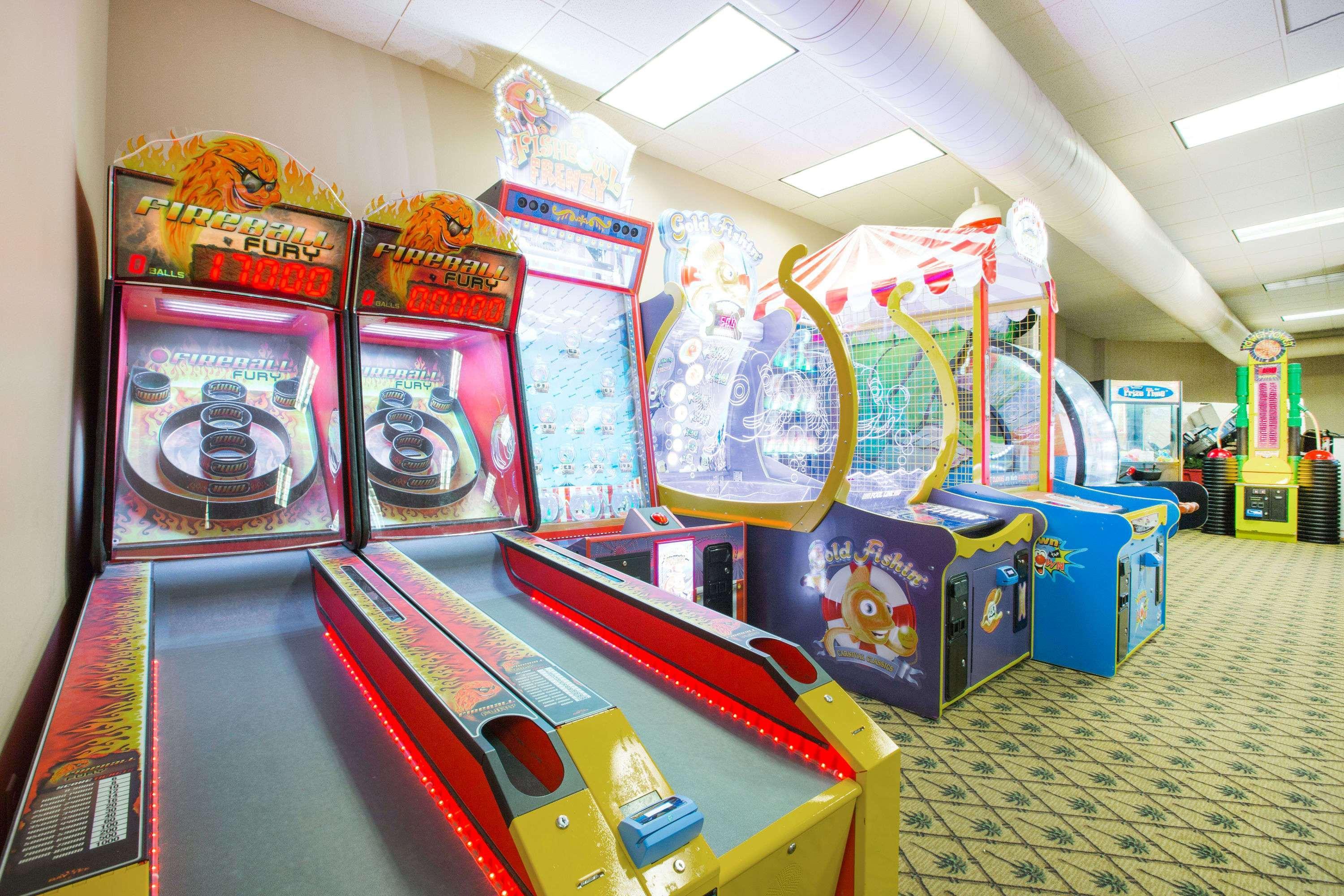 Hotel Ramada By Wyndham Des Moines Tropics & Conference Ctr Urbandale