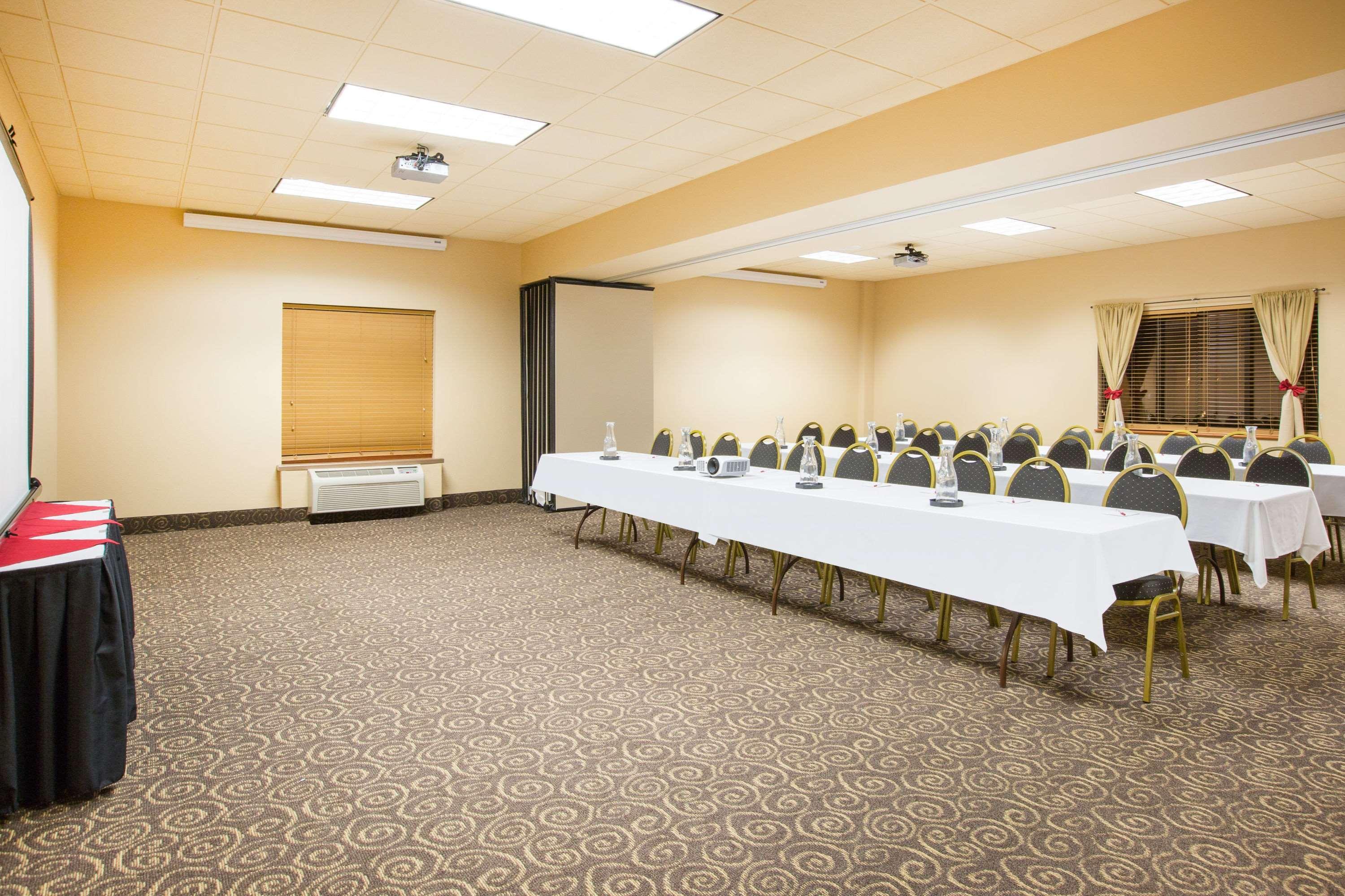 Ramada By Wyndham Des Moines Tropics & Conference Ctr Hotel Urbandale