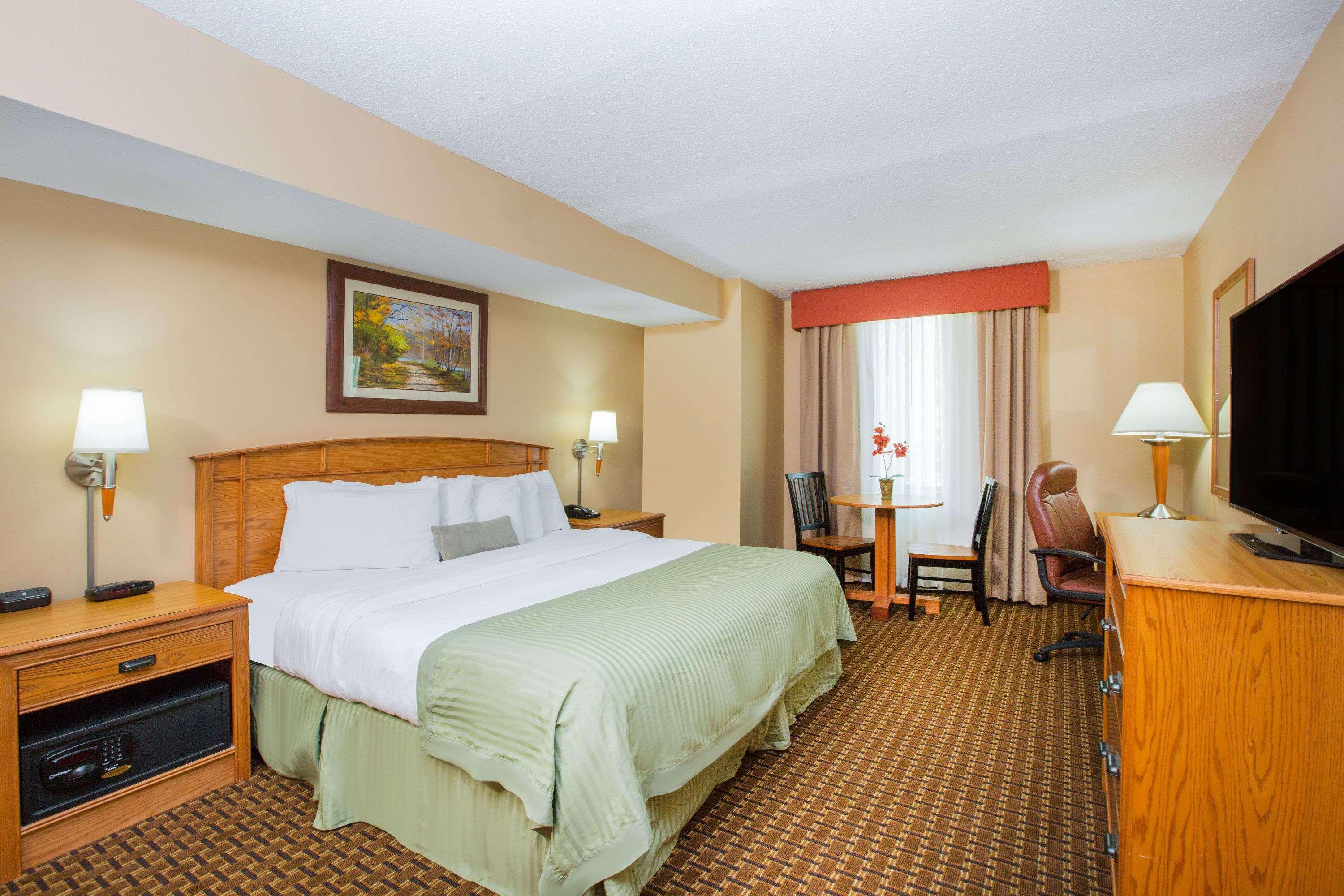 Hotel Ramada By Wyndham Des Moines Tropics & Conference Ctr
