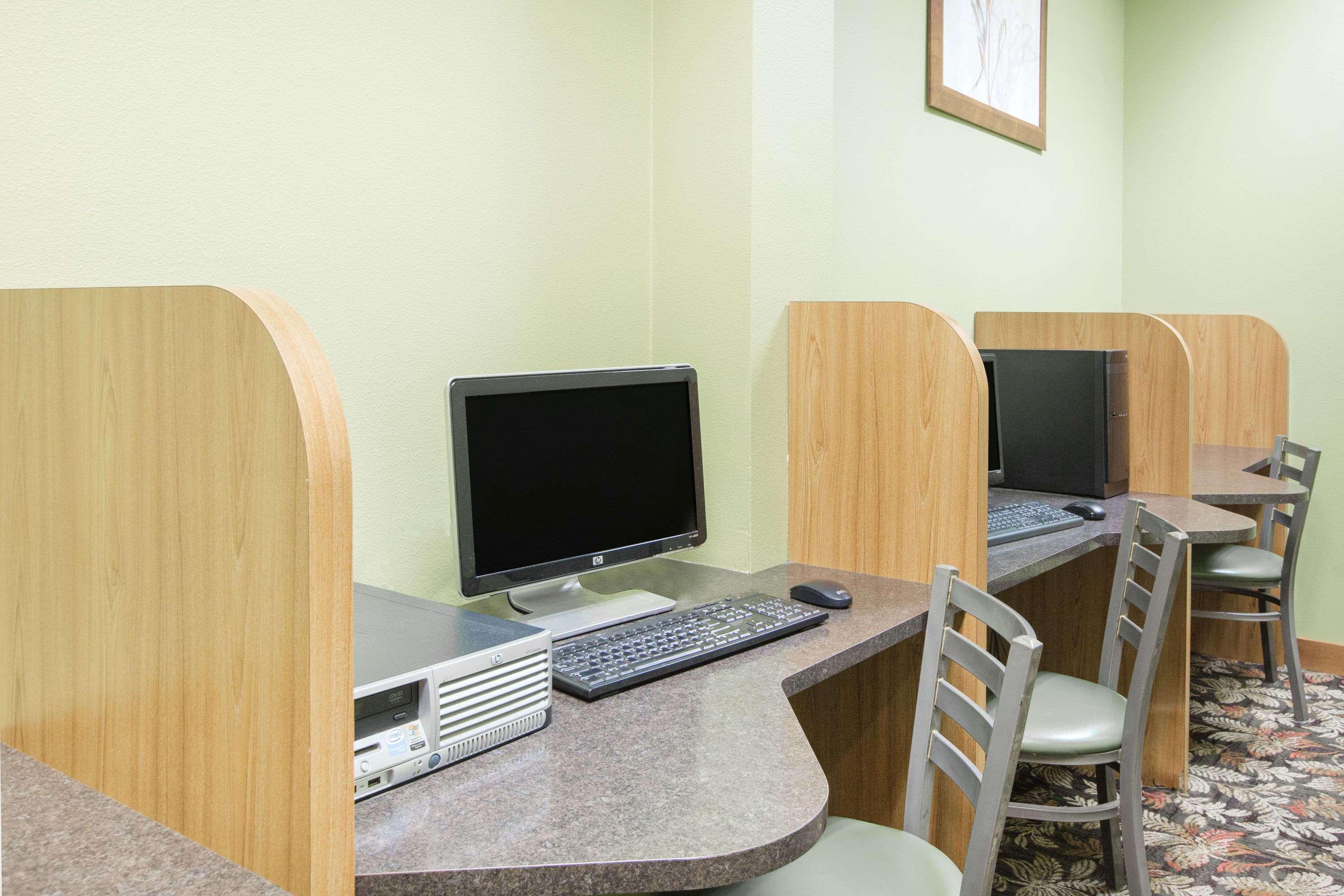Ramada By Wyndham Des Moines Tropics & Conference Ctr Urbandale