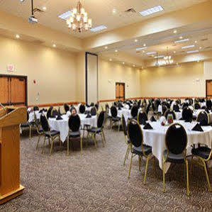 Ramada By Wyndham Des Moines Tropics & Conference Ctr